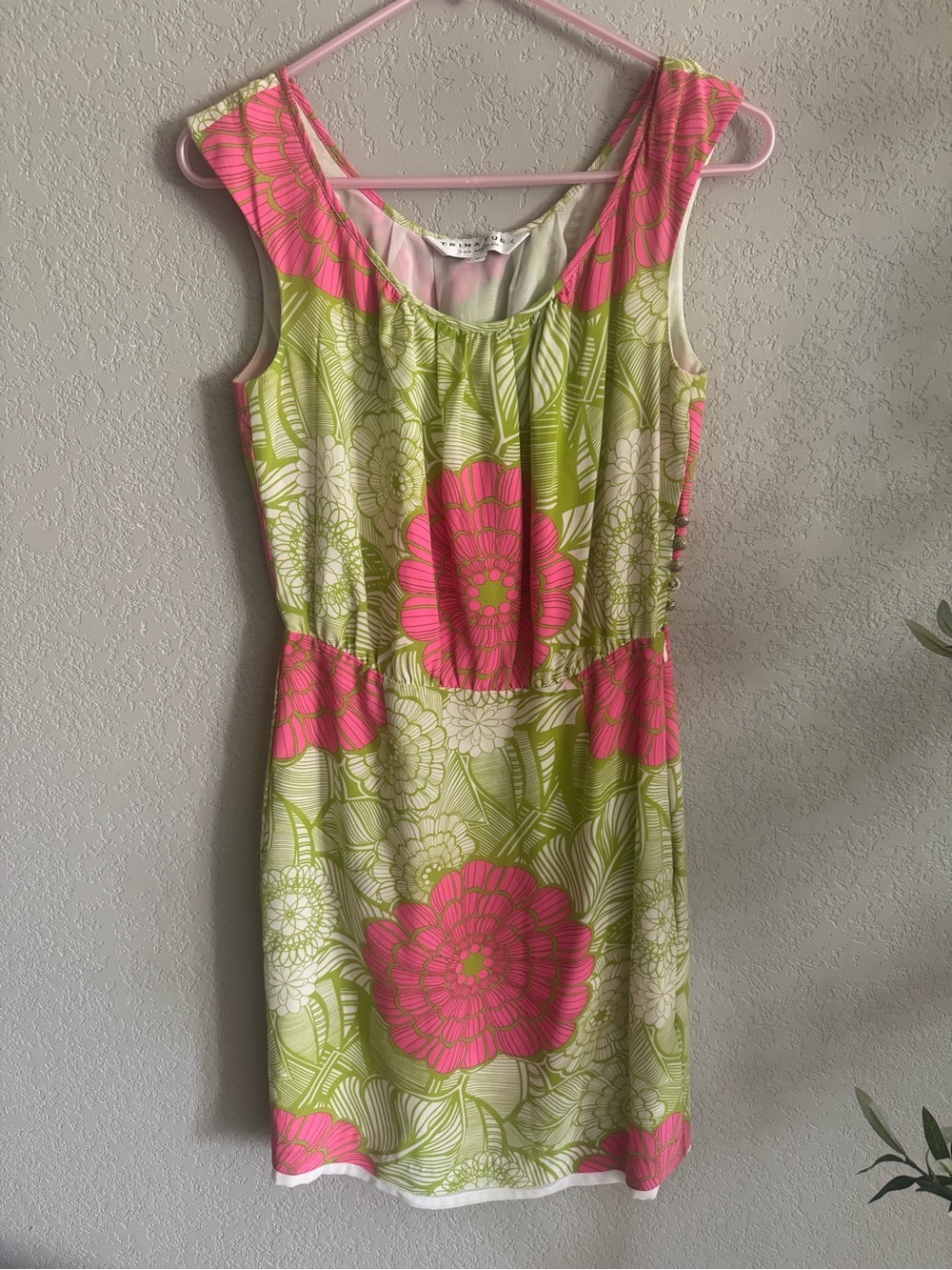 Trina Turk Size 4 Pink Green Floral Mini Dress Y2K Retro Mod Resort sleeveless